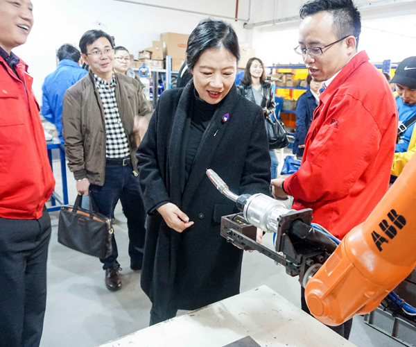 "Financial Woman" Ye Tan and her party visited Jiangsu Beiren Robot