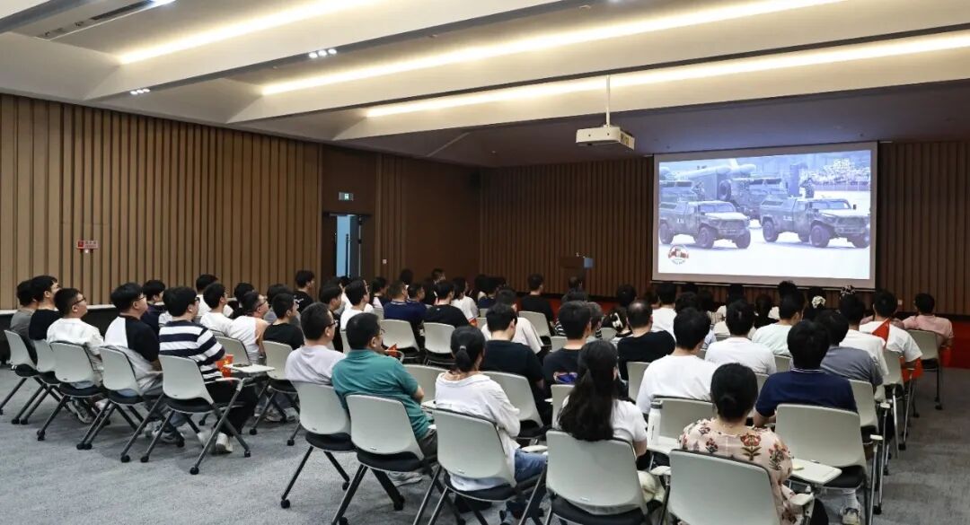 愿以吾辈之青春 捍卫盛世之中华 | 江苏北人组织观看九三阅兵仪式