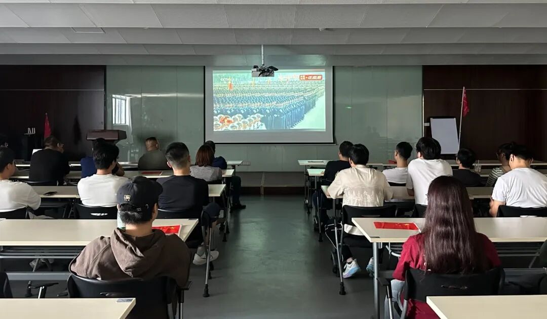 愿以吾辈之青春 捍卫盛世之中华 | 江苏北人组织观看九三阅兵仪式