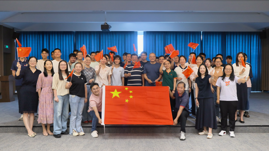 愿以吾辈之青春 捍卫盛世之中华 | 江苏北人组织观看九三阅兵仪式