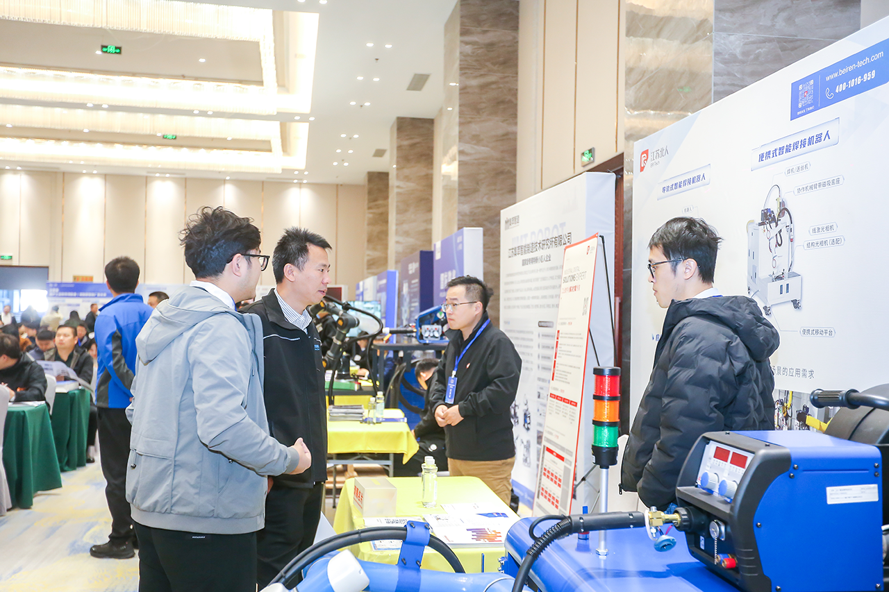 江苏北人携便携式智能焊接机器人亮相2025船舶工业数智化创新技术交流大会 江苏北人携便携式智能焊接机器人亮相2025船舶工业数智化创新技术交流大会