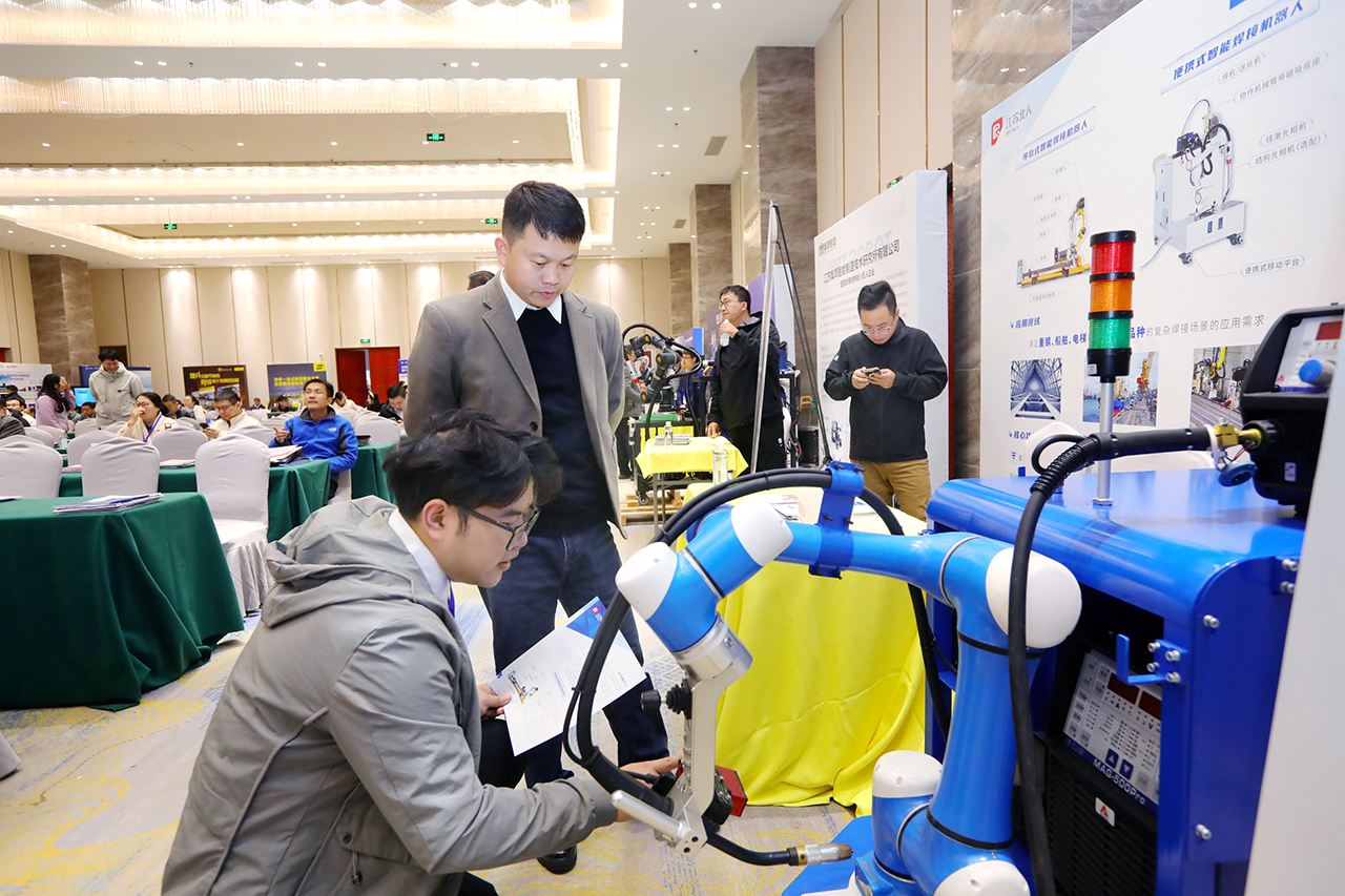 江苏北人携便携式智能焊接机器人亮相2025船舶工业数智化创新技术交流大会 江苏北人携便携式智能焊接机器人亮相2025船舶工业数智化创新技术交流大会